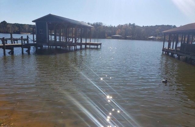 Cozy Lakefront Getaway at Lake Palestine