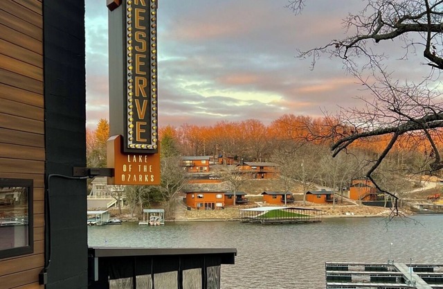 Cozy Lakefront Penthouse Suite