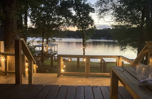 Cozy Lakehouse