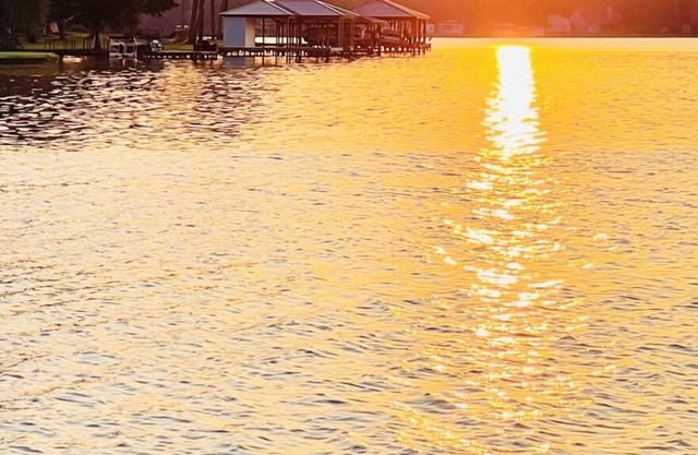 Cozy Lakehouse with nice view of the lake near Canton TX!