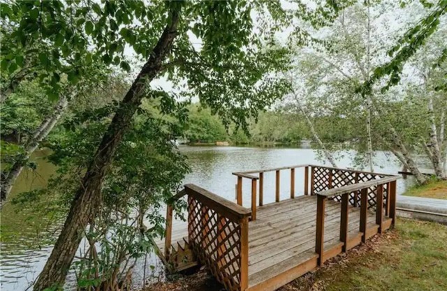 Cozy lakeside cottage with modern furniture on a quiet street.