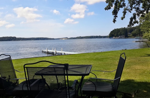 Cozy Lakeside Cottage, Costa Norte, Upper Hamlin