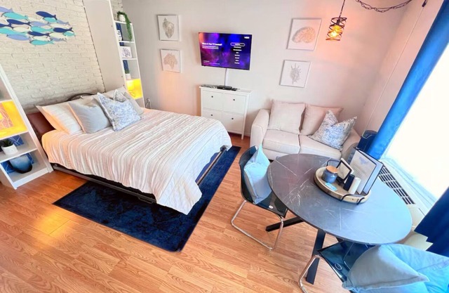 Cozy Lakeside Studio Condo + Private Boat Dock