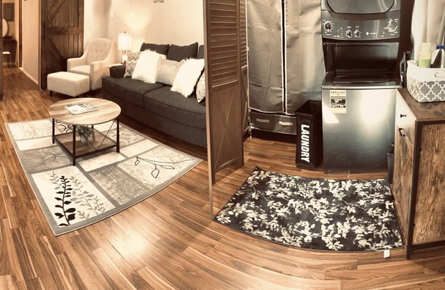 Cozy little Farmhouse located 20 min from Lubbock and 18 min from the airport.