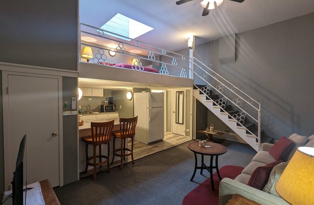 Cozy Loft Hideaway in Robinson