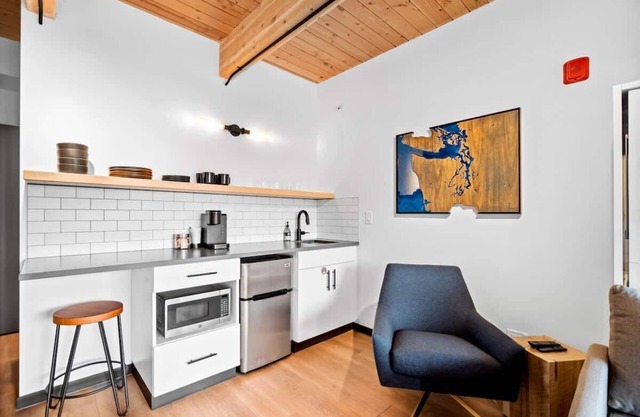 Cozy loft in Kendall Yards Suite-4