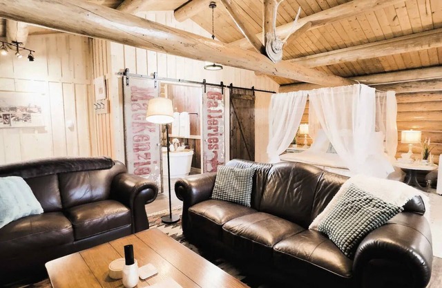 Cozy Log Cabin Getaway with Scenic Mountain