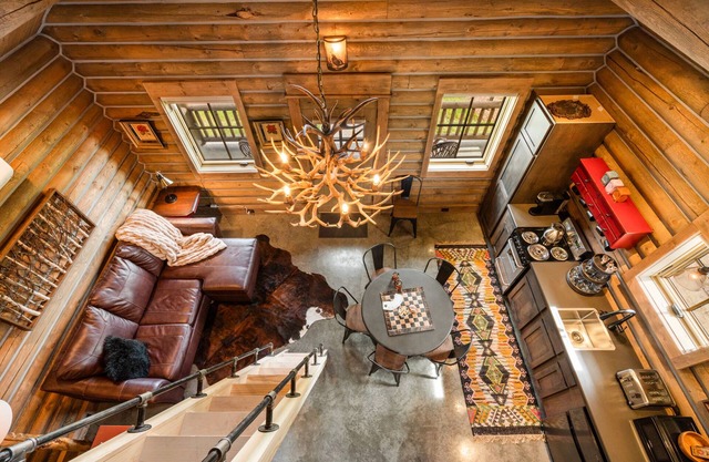 Cozy Log Cabin in Beautiful Paradise Valley
