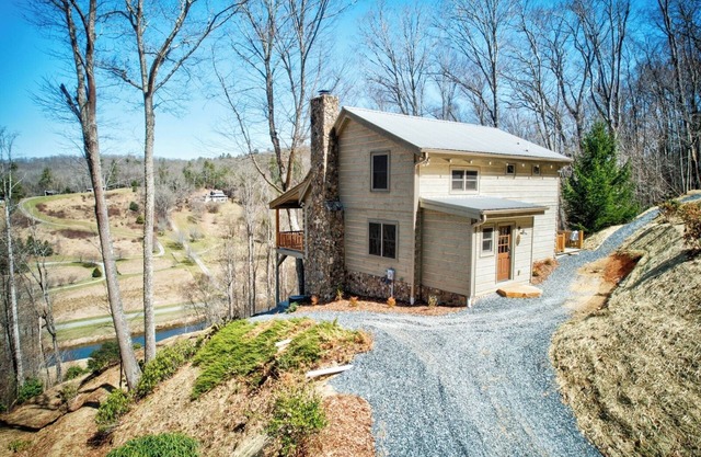 Cozy Log Cabin w/ Mountain Views, Hot Tub, Fire Pit, Pool Table & River