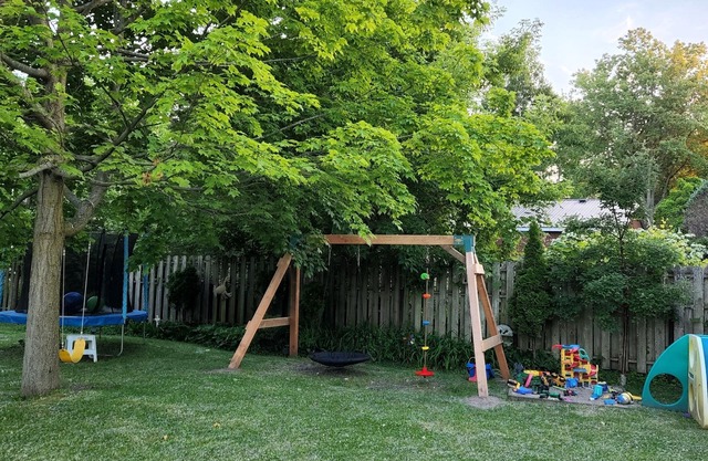 Cozy, Long Point family cottage just a 2 minute walk to the beach