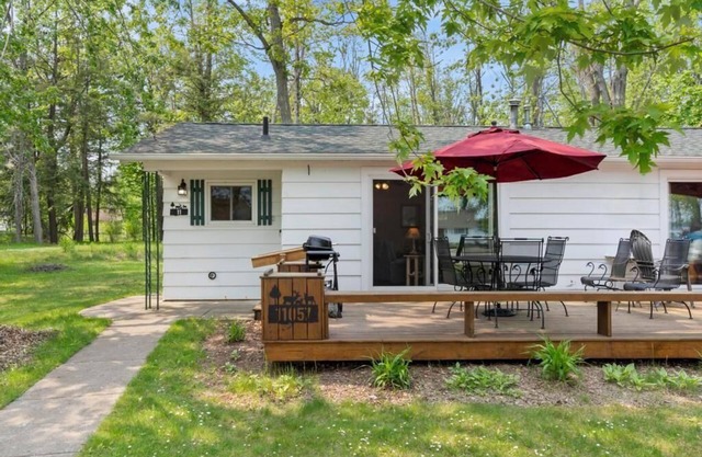 Cozy Loon Cottage: 2 BR, 1 BA Duplex in ALANSON, Sleeps 5