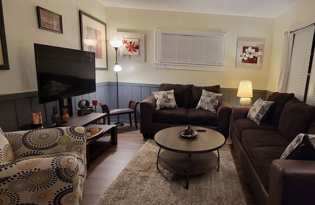 Cozy Lower Duplex