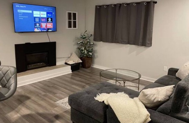 Cozy Lower Main Unit in Orillia