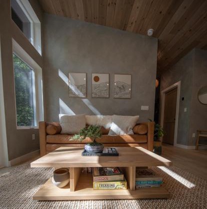 Cozy Luxury Cabin w Hot Tub, Fire Pit, King Bed