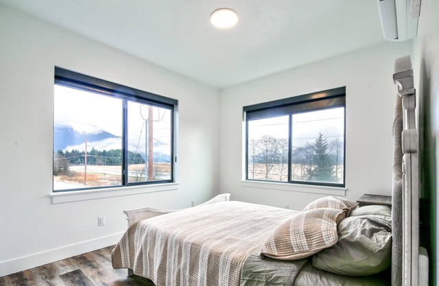 Cozy Luxury, Close to Downtown! 204