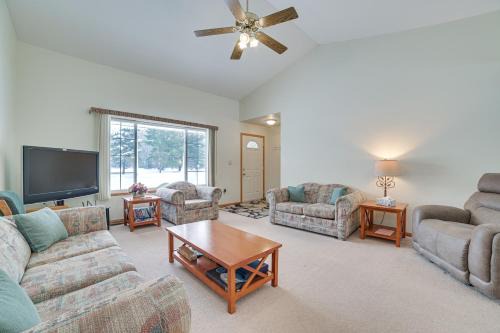 Cozy Mancelona Home Ski, Golf and Snowmobile!