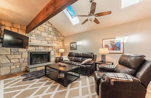 Cozy Manitou Mountain Home- Prime location!