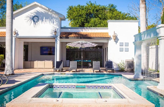 Cozy Mansion / Pool & Jacuzzi / Cinema / Game Room