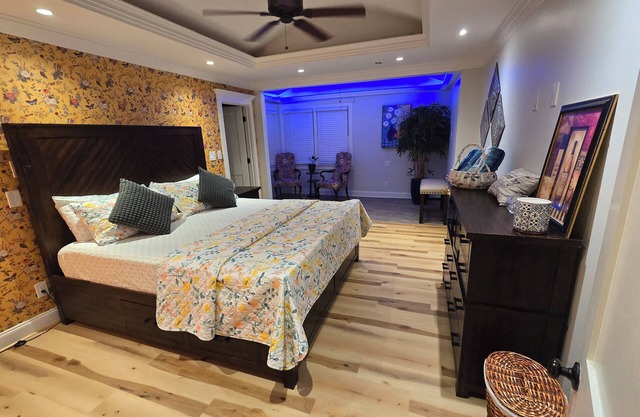 Cozy master ensuite in a house