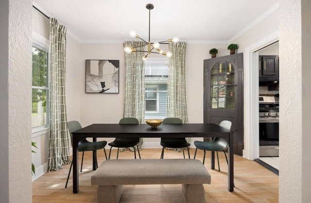 Cozy Mid-Century Oasis w/ 2 KING beds