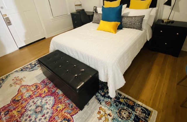 Cozy Midtown Cottage