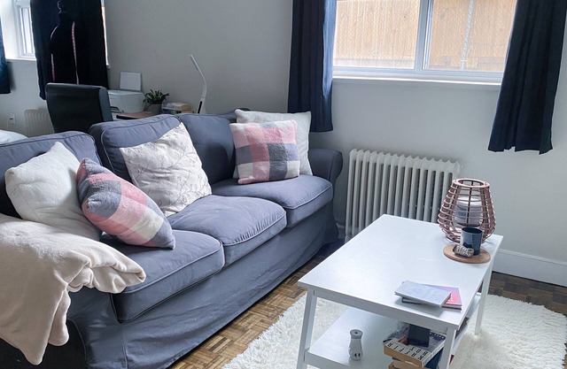 Cozy Minimalist Apartment w/ parks, lakes and rivers nearby