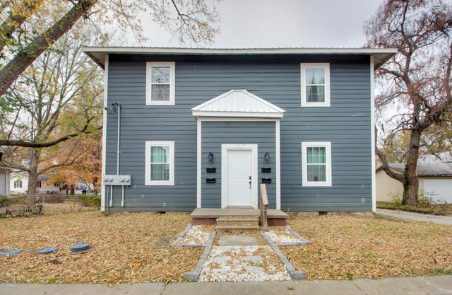Cozy Missouri Escape with Balcony, Near Colleges!