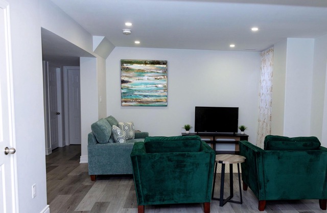 Cozy & Modern 2 BR Getaway