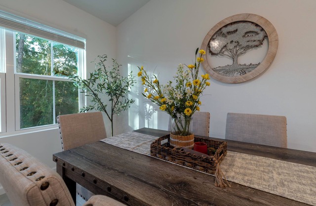 Cozy Modern 3 BR Retreat w/ Fast Wi‑Fi / Office Desk & Self Check‑in – Ocala