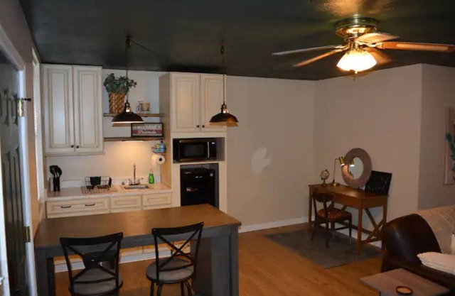 Cozy, modern and private Guest Suite