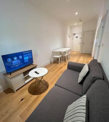 Cozy Modern Apartment in Croydon Central