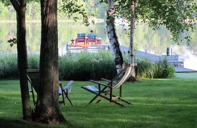 Acogedora casa de campo moderna. Preciosos jardines. Muelle privado. Lago Shishebogama!