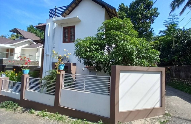Cozy modern hideout on the outskirts of city help you freak out in silence .
