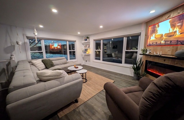 Cozy Modern Lake House w/ Hot Tub! Pet friendly.