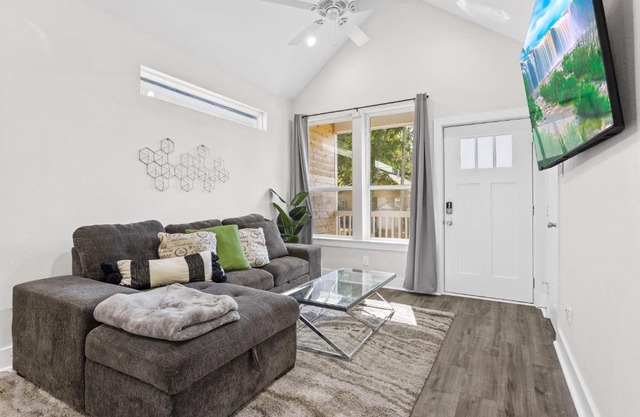 Cozy Modern Oasis Mins From Downtown & Galleria