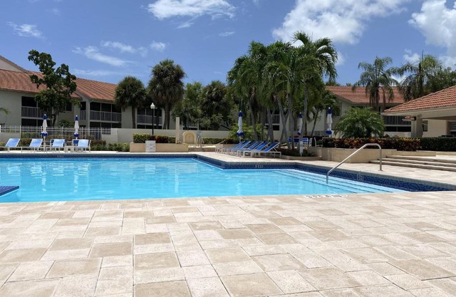 Cozy Modern Private - Close to Beaches