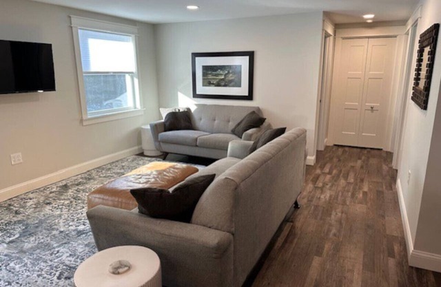 Cozy Modern Retreat 2 Bedroom Patio Fire Pit