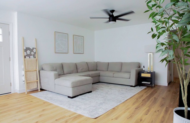 Cozy Modern Stay in South SGF