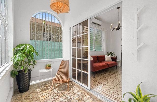 Cozy Modern Vintage Apt Near Ocean Park Beach