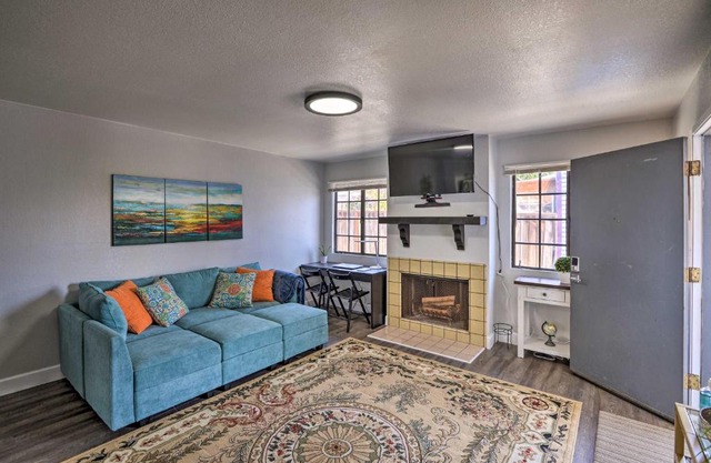 Cozy Monterey Apartment - Walk to Wharf and Dtwn!
