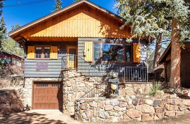 Cozy Mountain Cabin with Views – Lazy Squirrel Lodge, Green Mountain Falls, CO