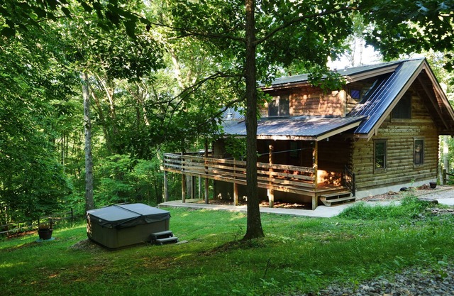 Cozy Mountain Top Log Cabin In Hocking Hills! Pet- Friendly!