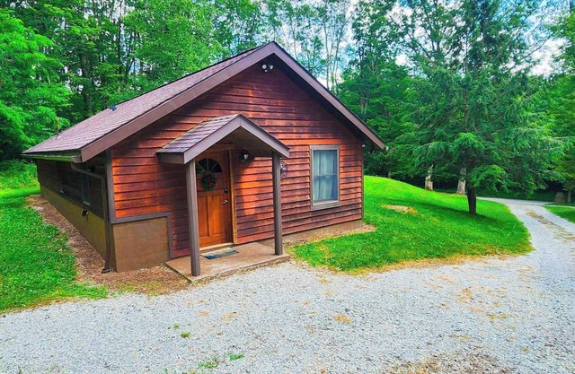 Cozy, Modern Cabin ~ Secluded Mountain Escape!