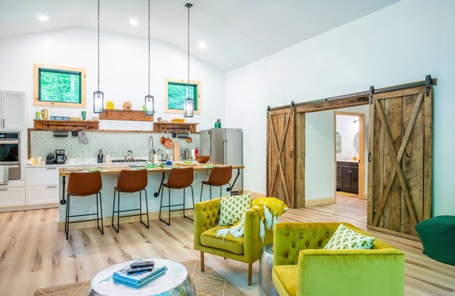 Mountain Getaway Cozy Cabin Modern Retreat to Unwind AWD or 4WD recommended