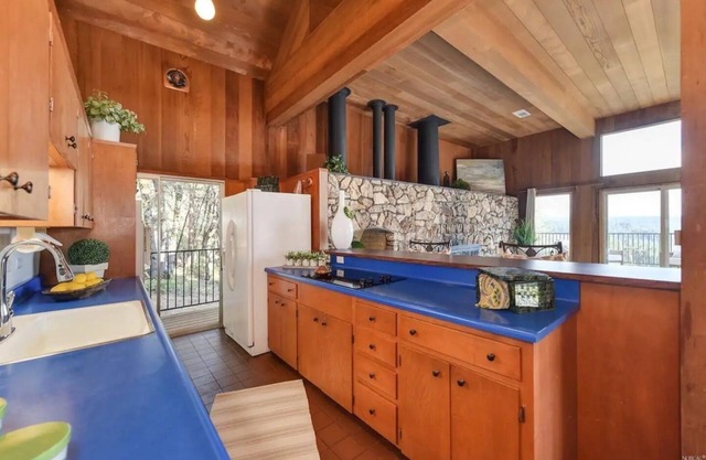 Cozy mountain chalet surrounded by Tahoe National Forest with a stunning view