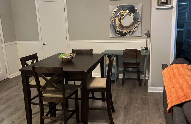 ¡NUEVO! Capacidad 4 - APT sobre garaje - South Asheville