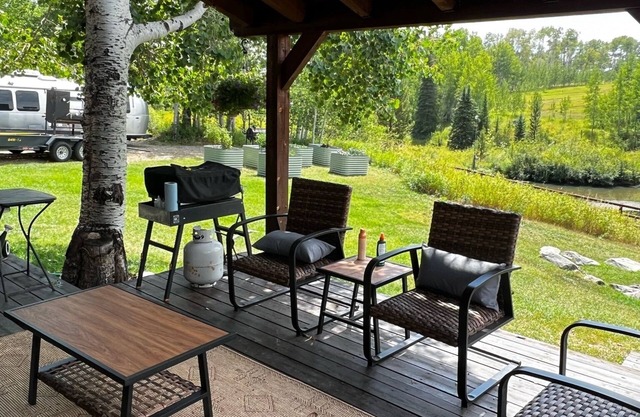 Cozy Mountain Home on 22 acres just minutes from Clark Store and Steamboat