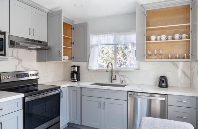 Cozy Mountain View 1BR, nr Shops, Groceries & Tech HQs, by Blueground