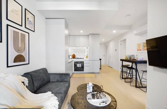 Cozy Nest in Prime Hawthorn w/ parking & pool