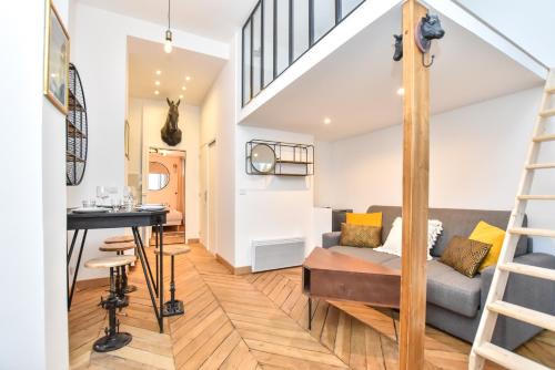 Cozy Nest Just Steps Away from the Lively Nation District